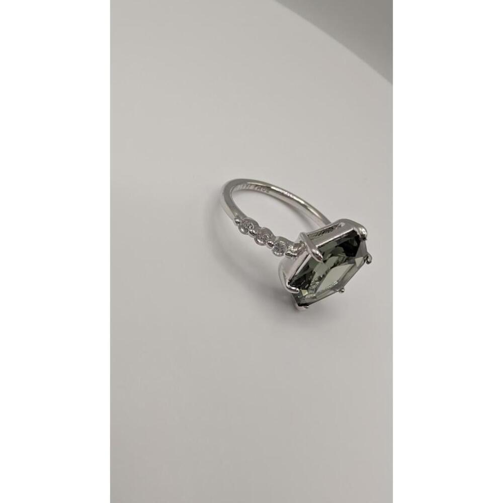 Elegant Hexagon Cut Silver Ring with Unique Stone Size 6 - Picture 8 of 9
